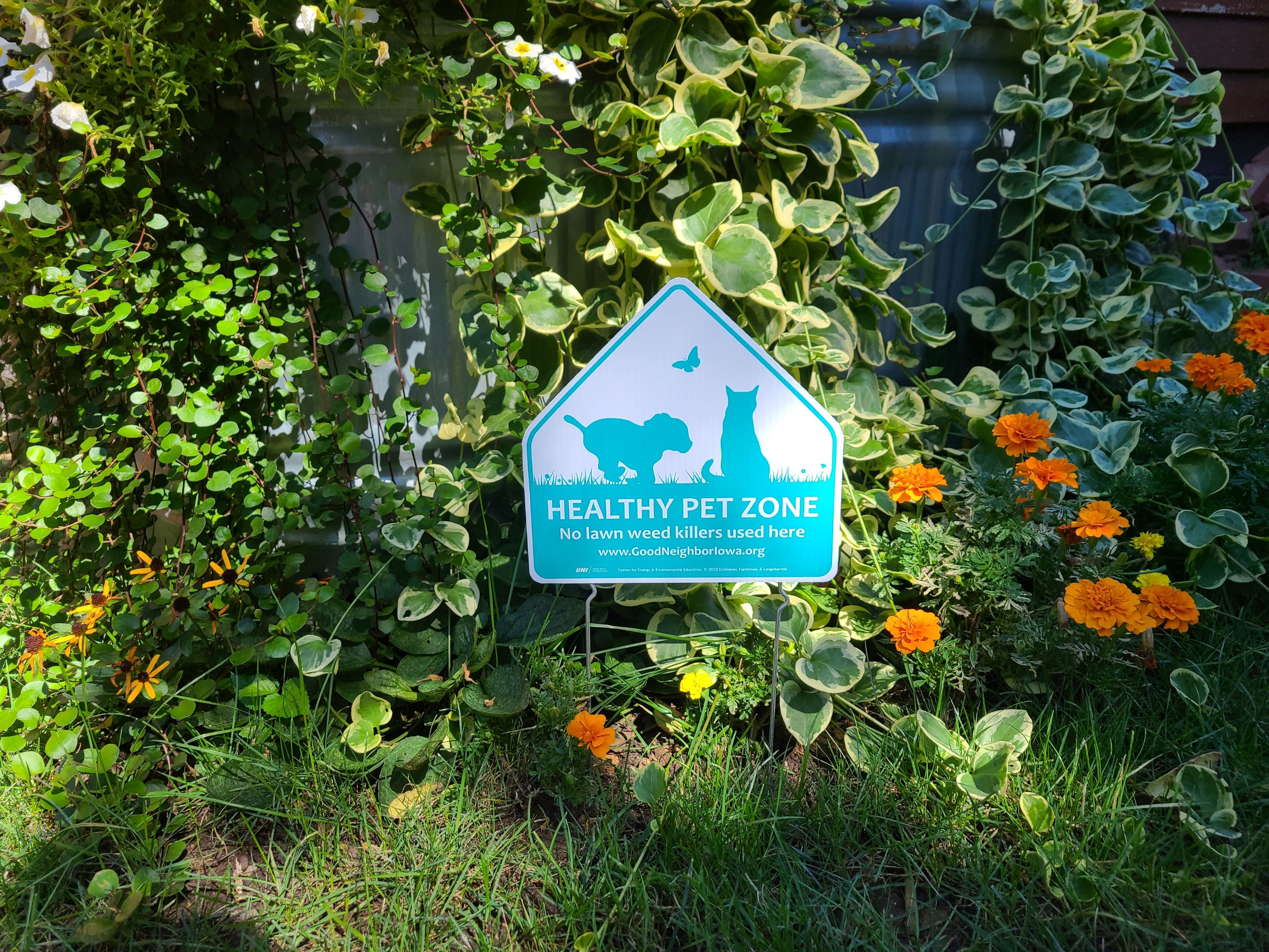 Good Neighbor Healthy Pet Zone Yard Sign