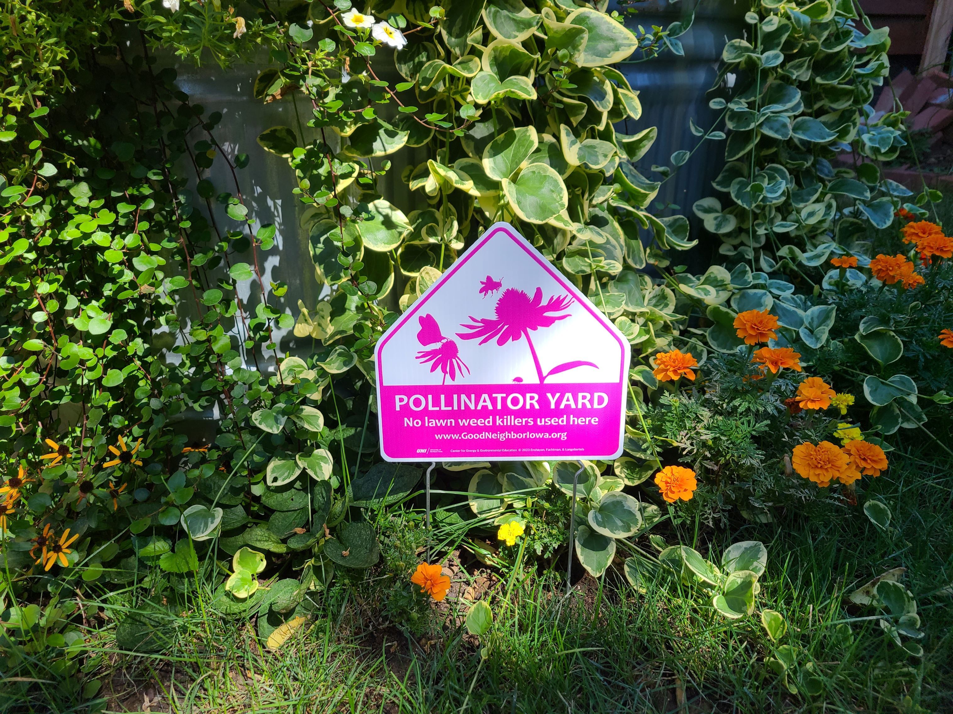 Good Neighbor Pollinator Yard Sign